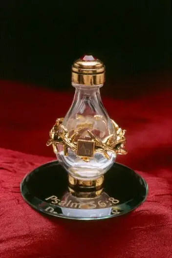 You are currently viewing ‘ভিক্টোরিয়ান’ যুগের মানুষ তাদের চোখের জল বোতলের মধ্যে রাখতো